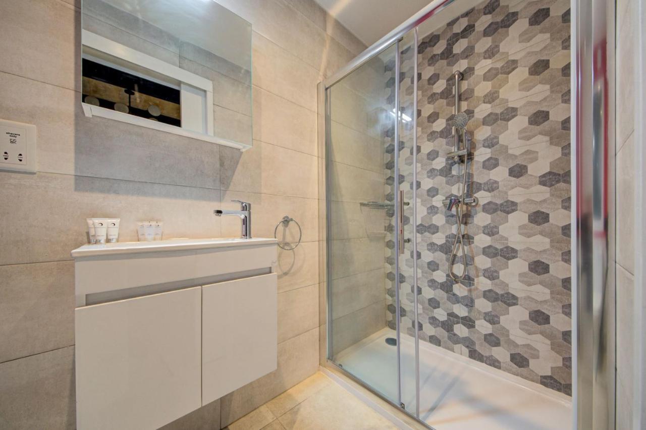 Private Rooms With Bathroom In La Valette Extérieur photo