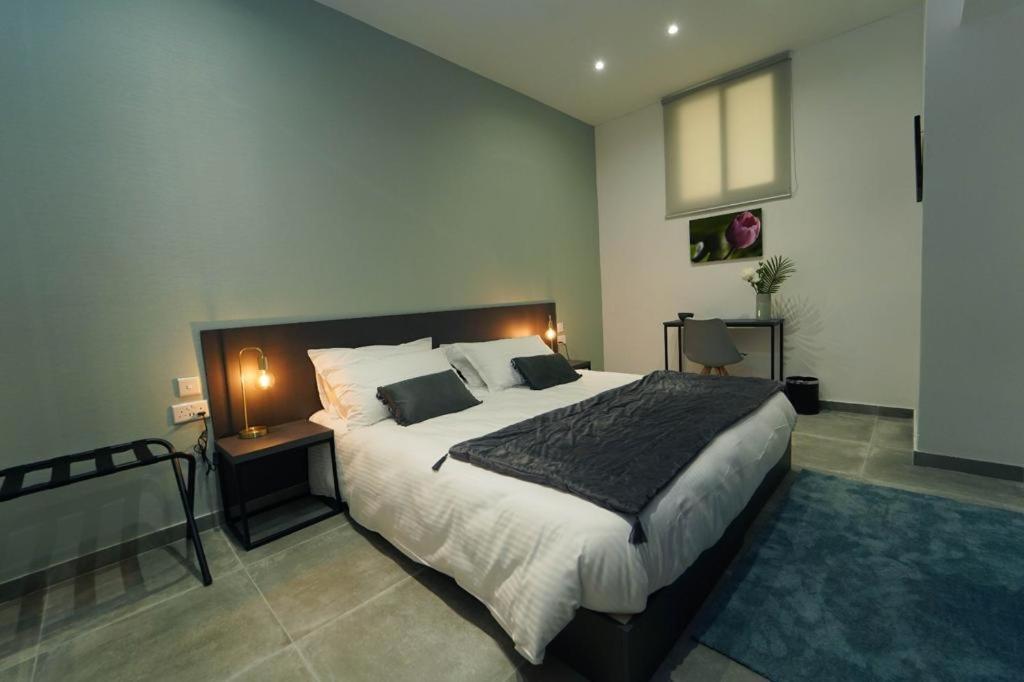 Private Rooms With Bathroom In La Valette Extérieur photo
