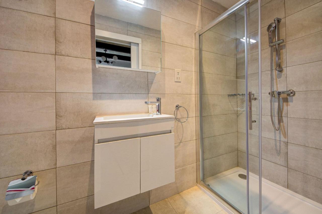 Private Rooms With Bathroom In La Valette Extérieur photo