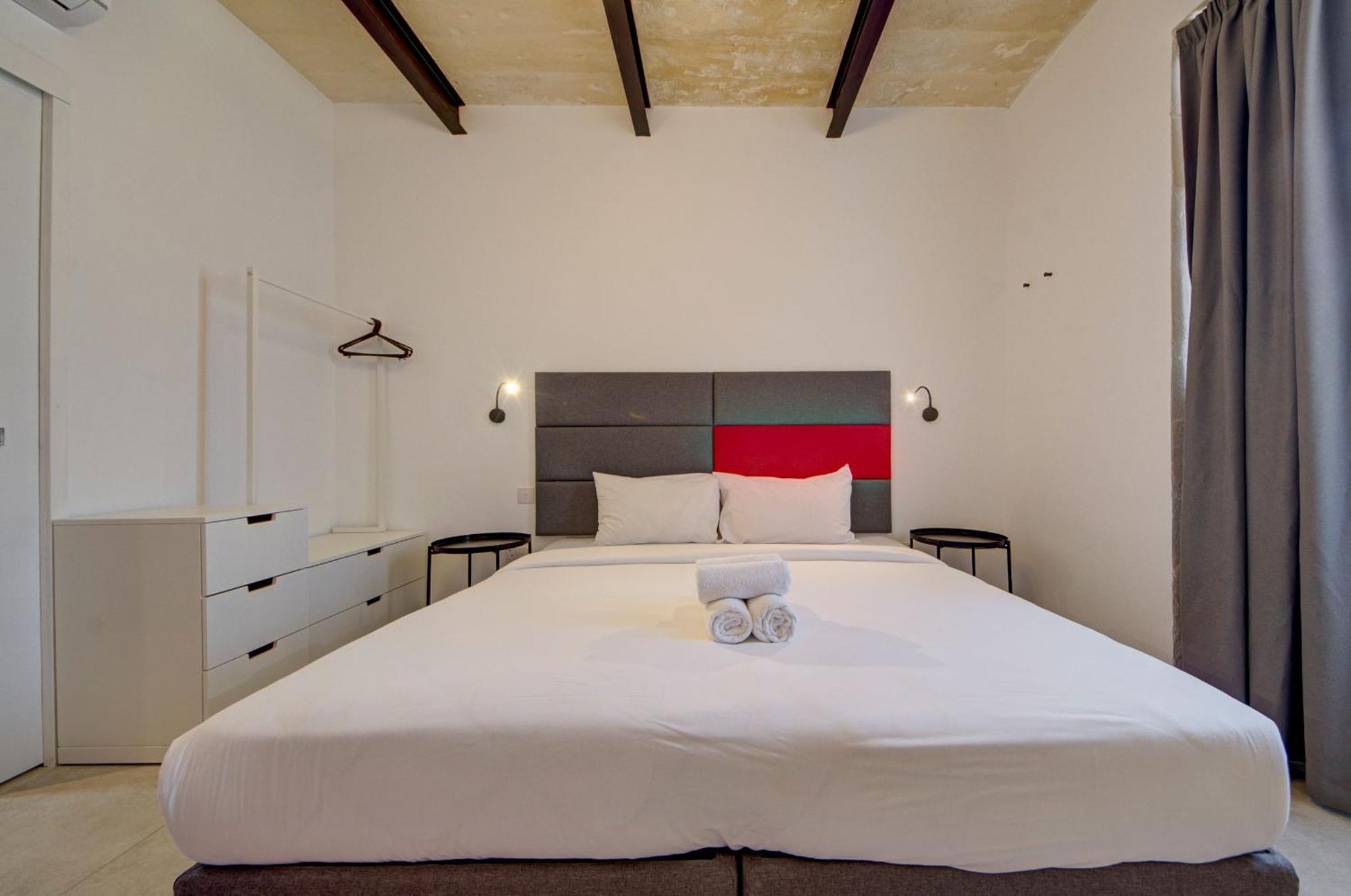 Private Rooms With Bathroom In La Valette Extérieur photo