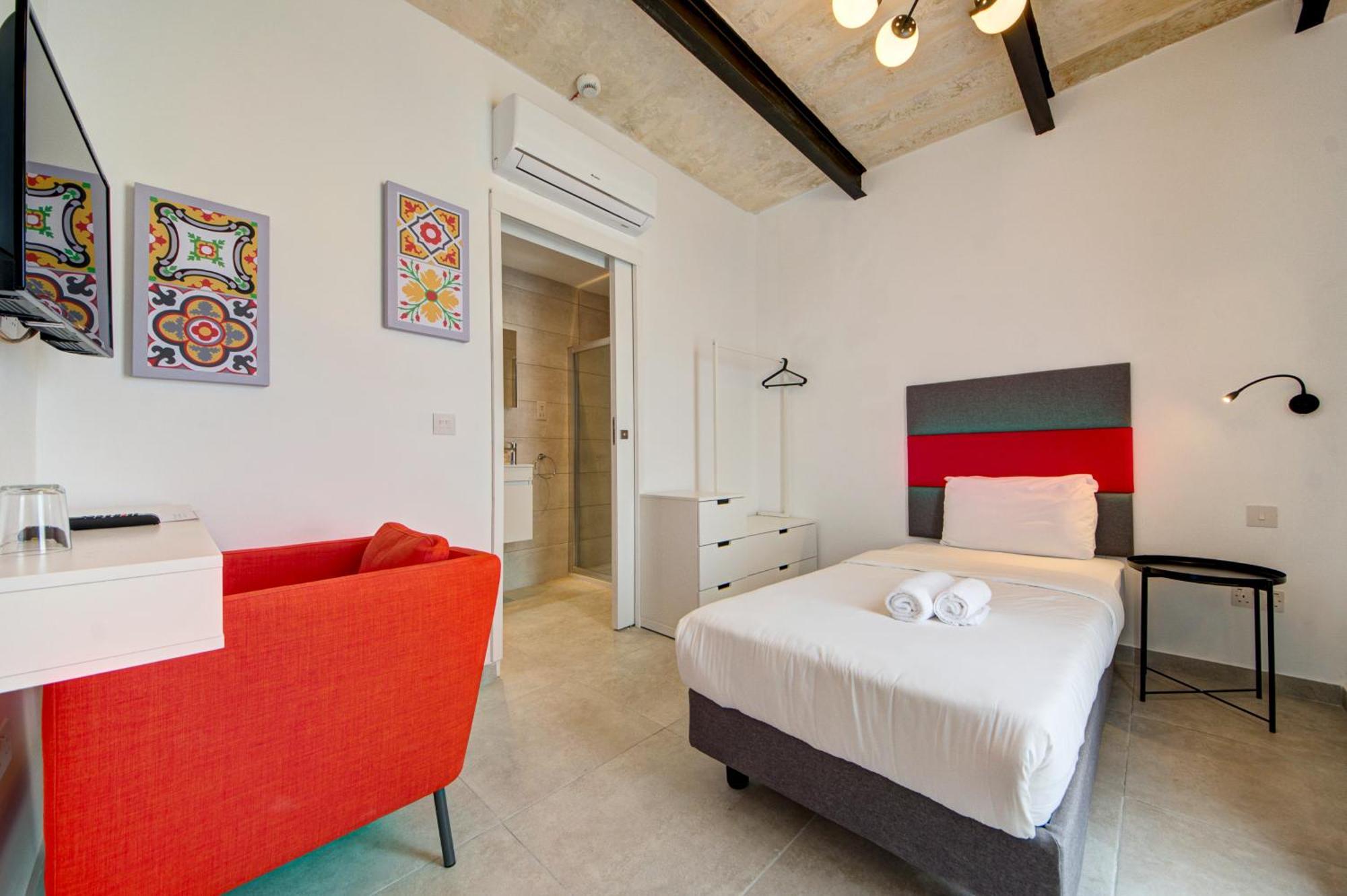 Private Rooms With Bathroom In La Valette Extérieur photo