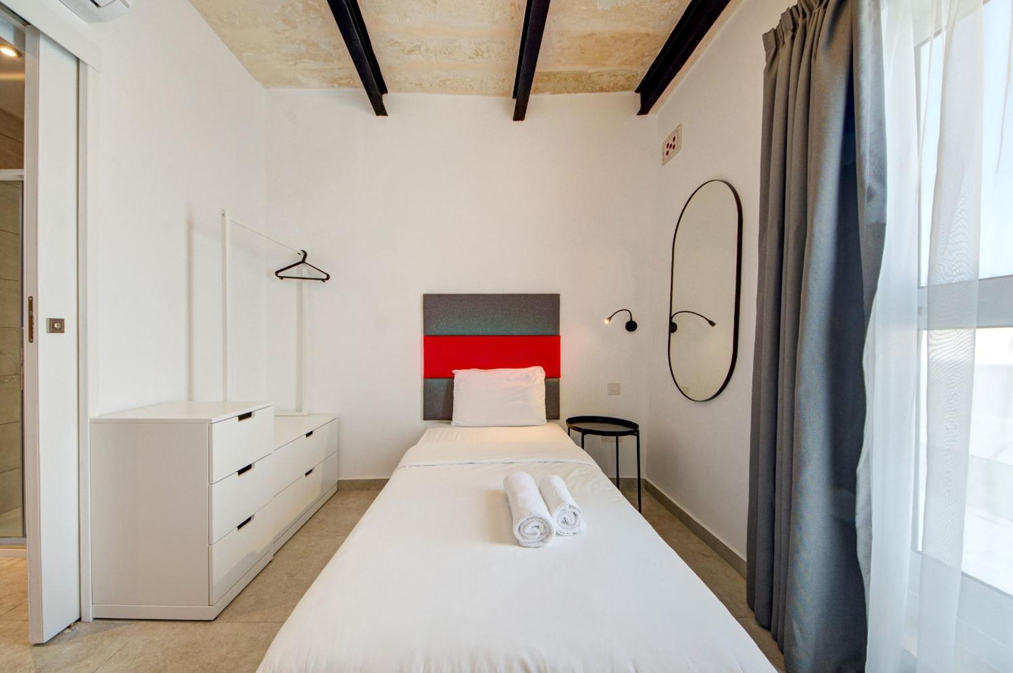 Private Rooms With Bathroom In La Valette Extérieur photo